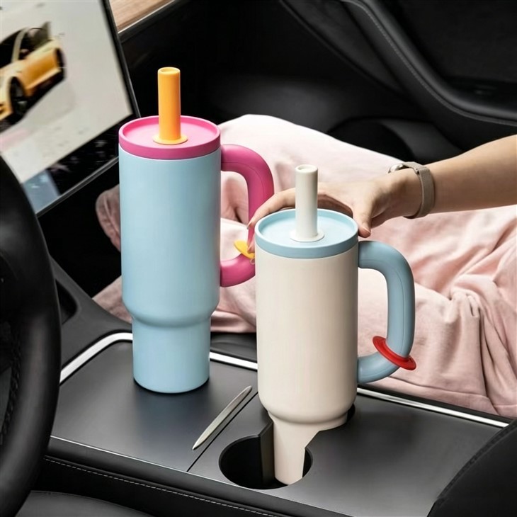 Stainless Steel Handle Giant Tumbler Dopamine Color Straw Cup Outdoor Portable Insulated Ice Cup Wholesale suppliers